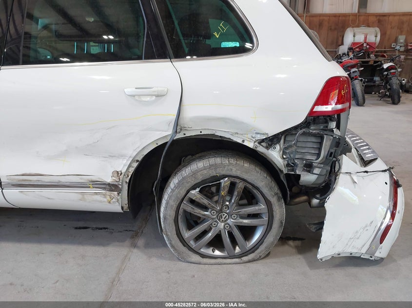 2016 Volkswagen Touareg Tdi Lux VIN: WVGEP9BPXGD006130 Lot: 45282572