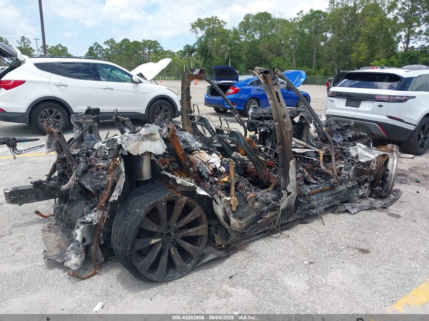 2022 TESLA MODEL X ELECTRIC(VIN: 7SAXCBE69NF340581