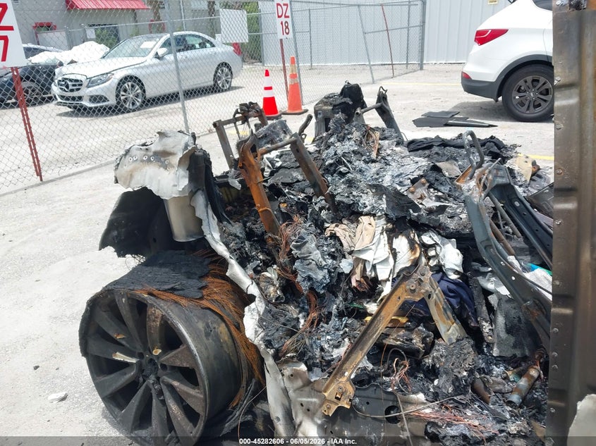 2022 TESLA MODEL X ELECTRIC(VIN: 7SAXCBE69NF340581