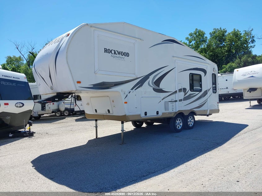 2012 ROCKWOOD RLF8244WS auction photo 2