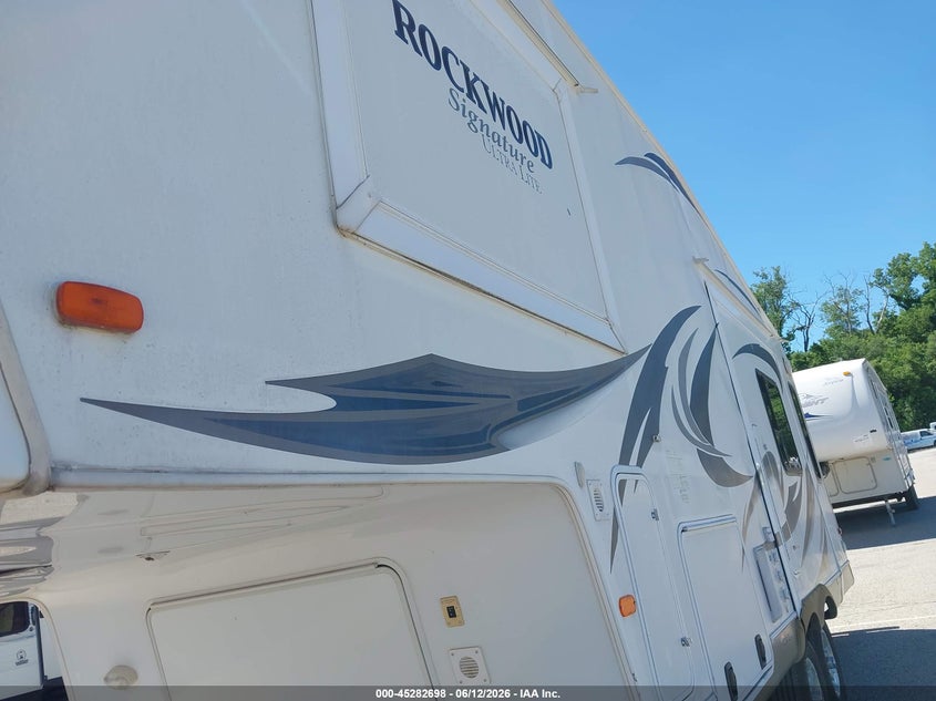 2012 ROCKWOOD RLF8244WS auction photo 6