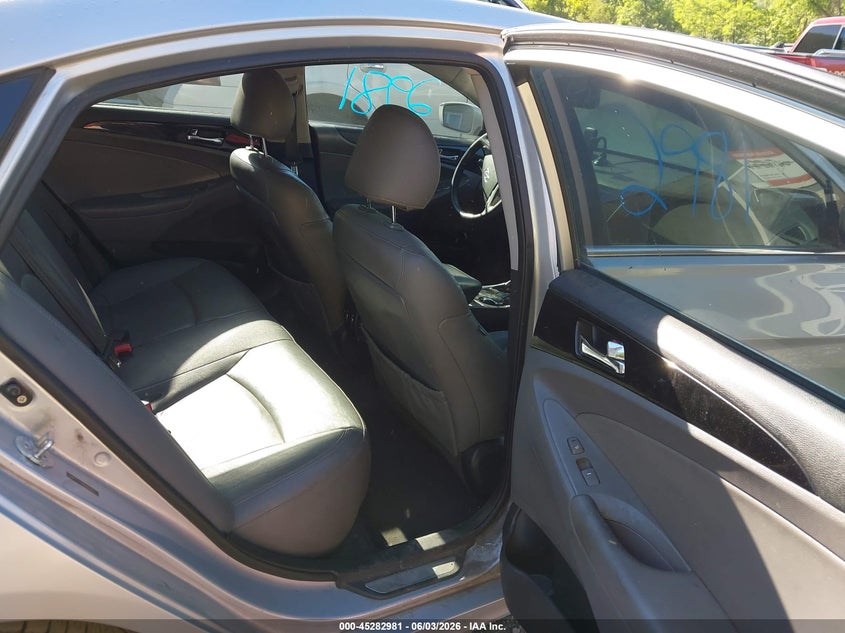 5NPEC4AC1CH325423 2012 Hyundai Sonata 2.4 Limited silver
