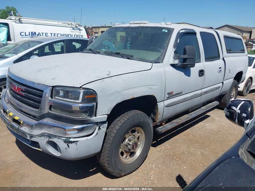 2004 GMC SIERRA 2500HD auction photo 2
