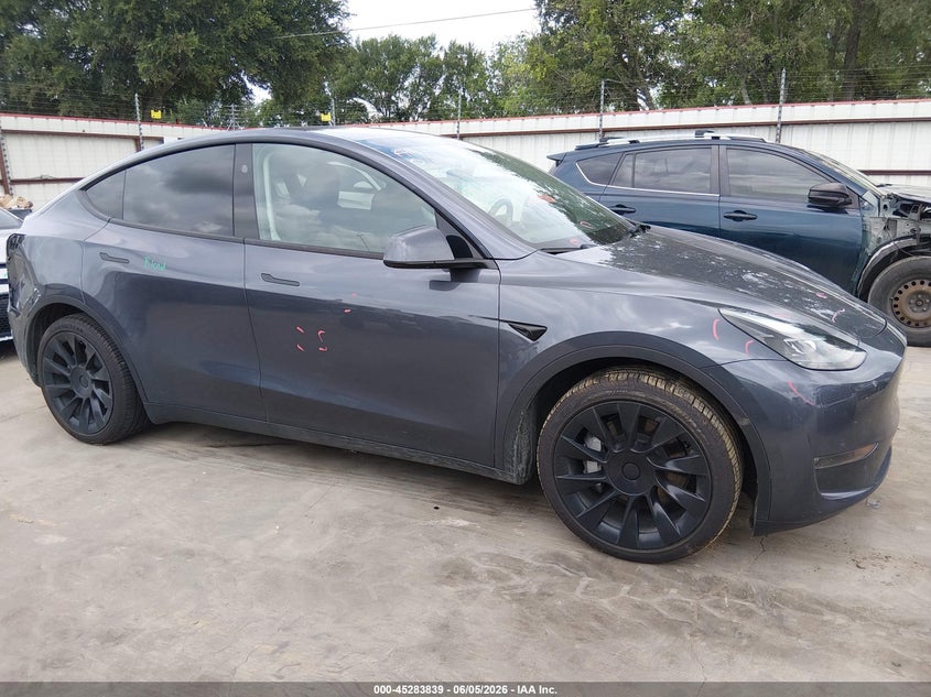 TESLA MODEL Y - zdjęcie 14