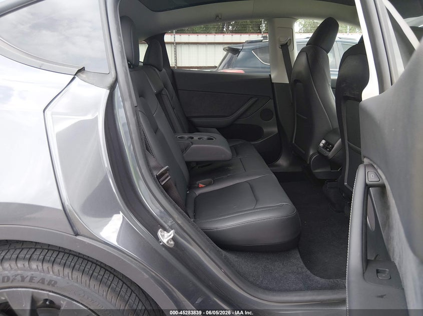 TESLA MODEL Y - zdjęcie 8