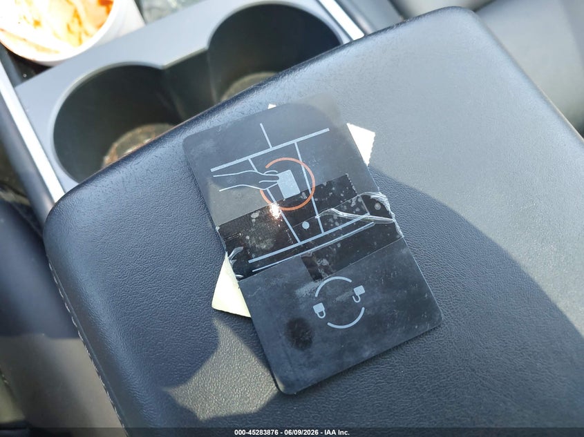 TESLA MODEL 3 - zdjęcie 11