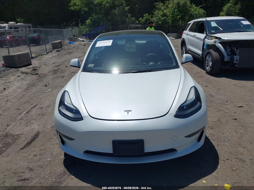 TESLA MODEL 3 - zdjęcie 13