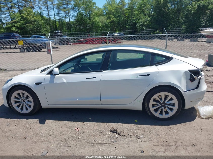 TESLA MODEL 3 - zdjęcie 15