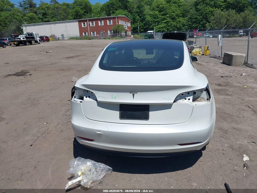 TESLA MODEL 3 - zdjęcie 17