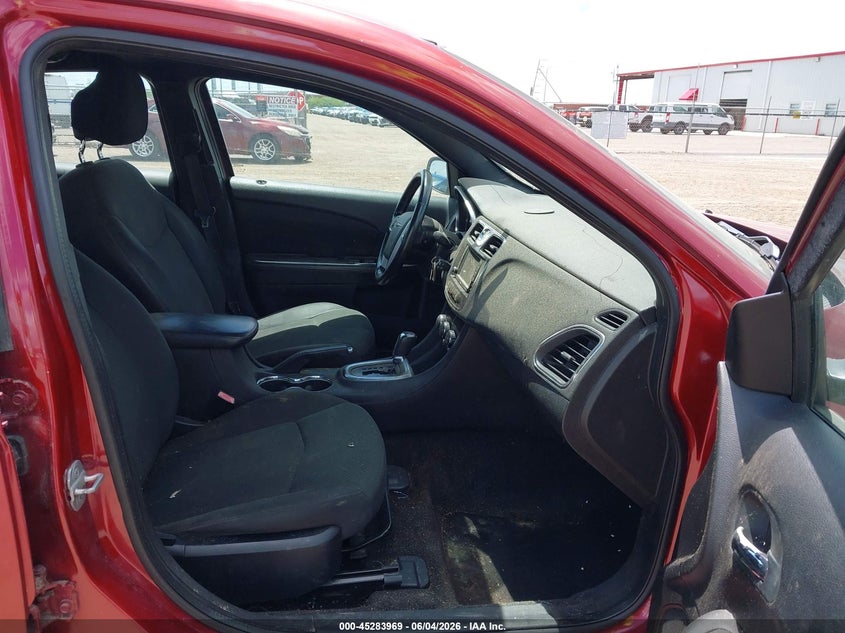 2011 CHRYSLER 200 auction photo 5