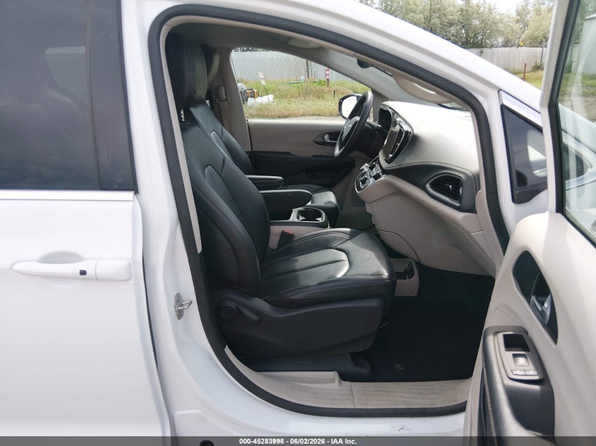 2024 CHRYSLER PACIFICA HYBRID auction photo 5