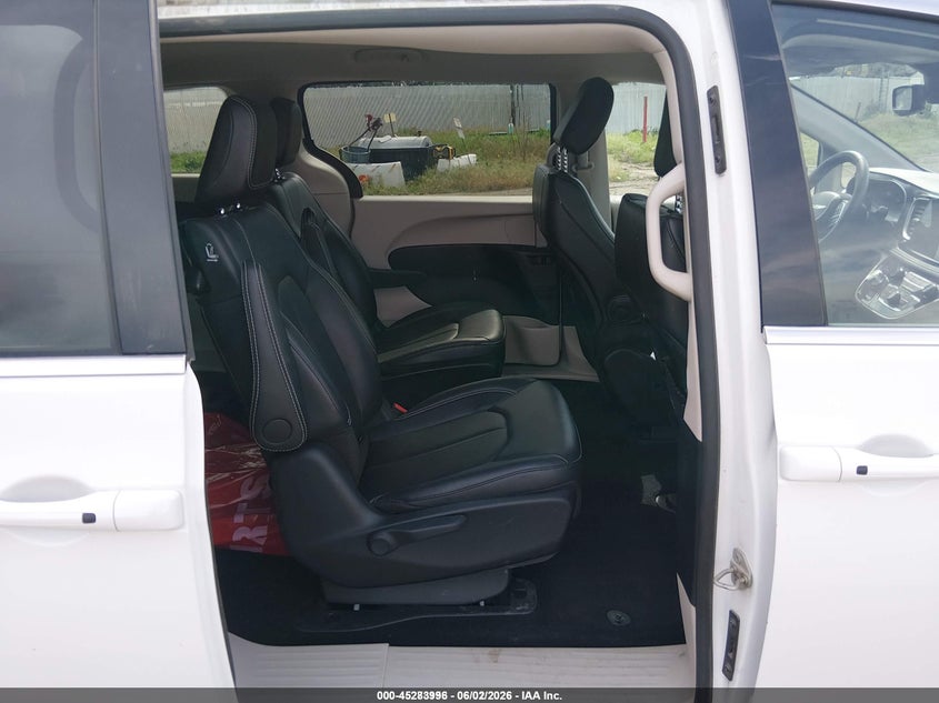 2024 CHRYSLER PACIFICA HYBRID auction photo 8