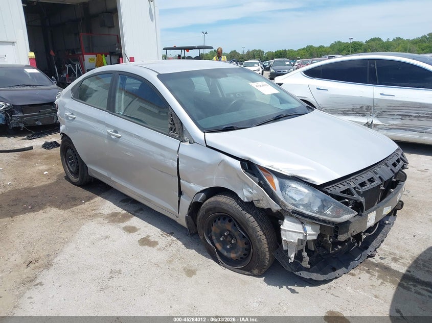 Vin: 3kpc24a65le118381, lot: 45781848, hyundai accent se 2020 img_1