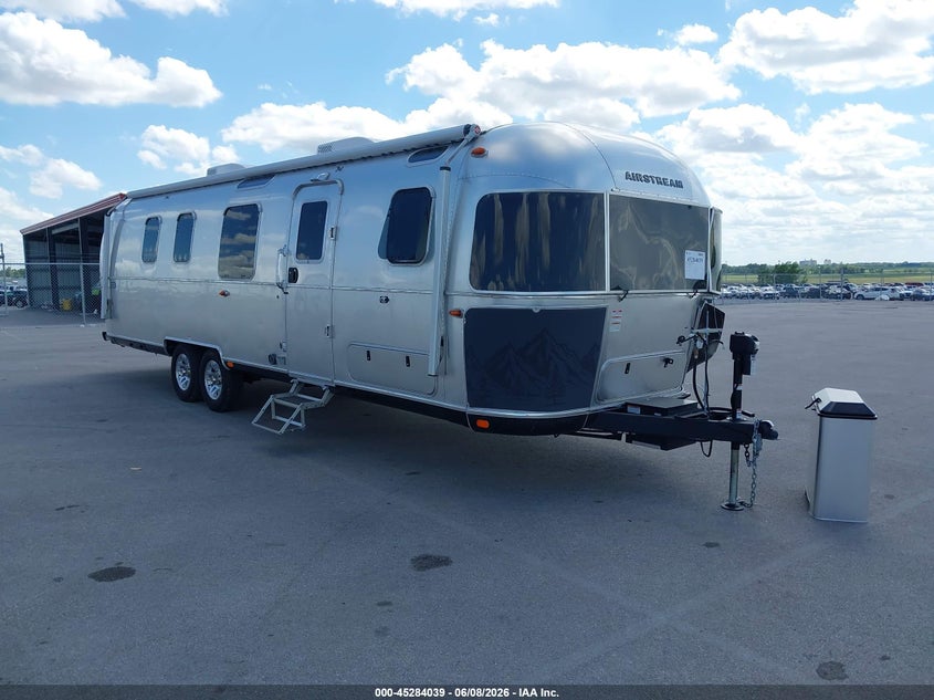 2025 AIRSTREAM 33FB auction photo 1