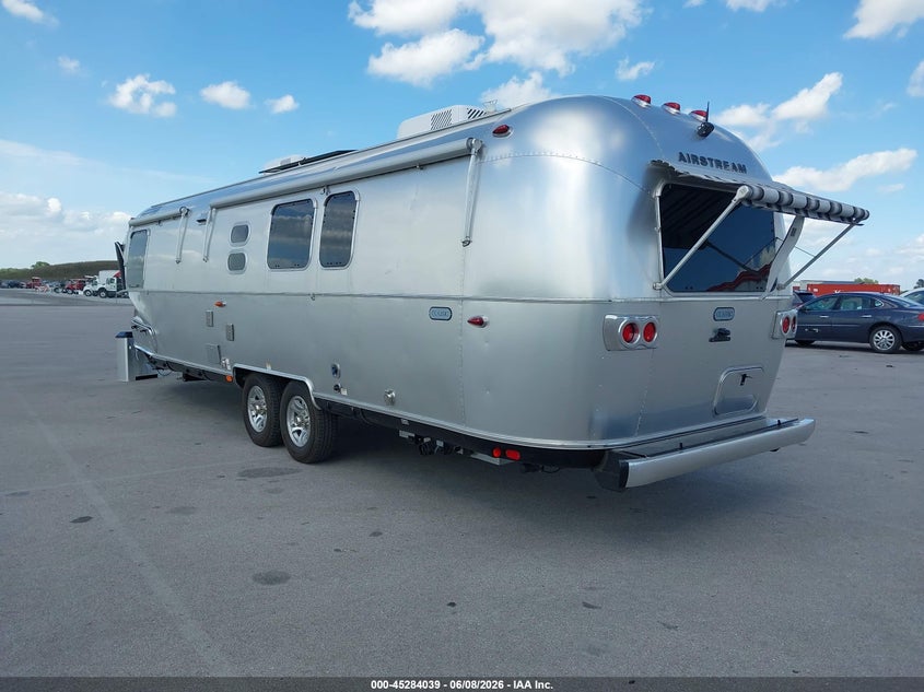 2025 AIRSTREAM 33FB auction photo 3