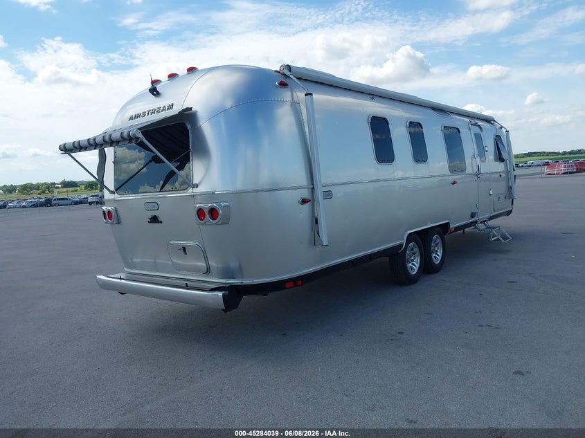 2025 AIRSTREAM 33FB auction photo 4