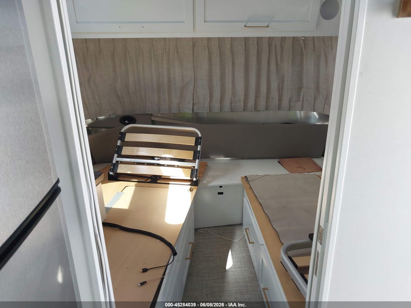 2025 AIRSTREAM 33FB auction photo 5