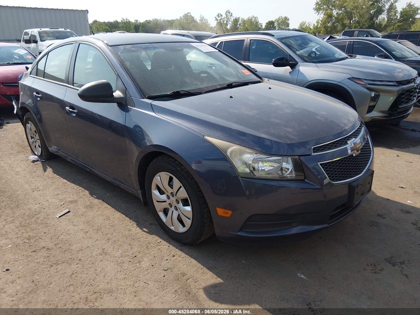 Vin: 1g1pa5sh3d7257087, lot: 45781904, chevrolet cruze ls auto 2013 img_1