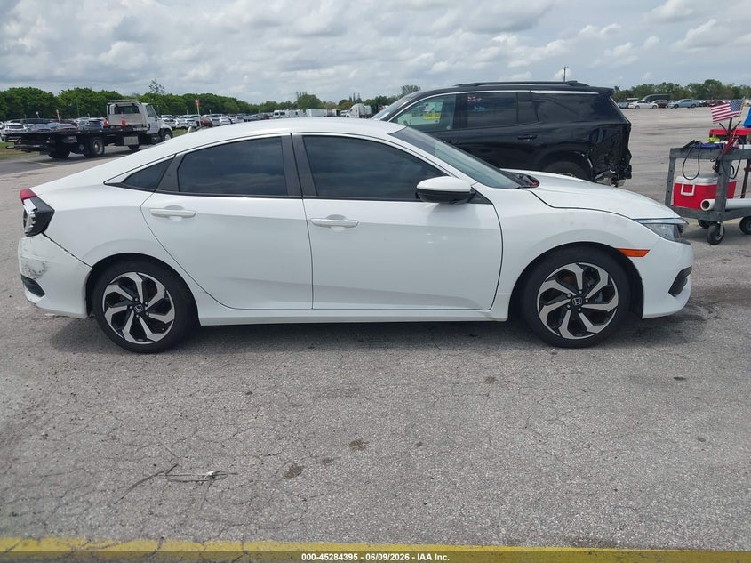 VIN 2HGFC2F55JH568498 2018 HONDA CIVIC LX