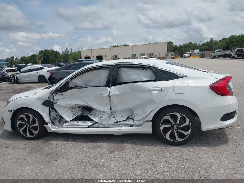 VIN 2HGFC2F55JH568498 2018 HONDA CIVIC LX