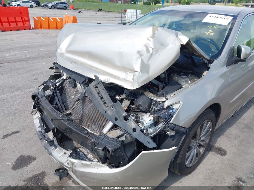 2015 TOYOTA CAMRY auction photo 6
