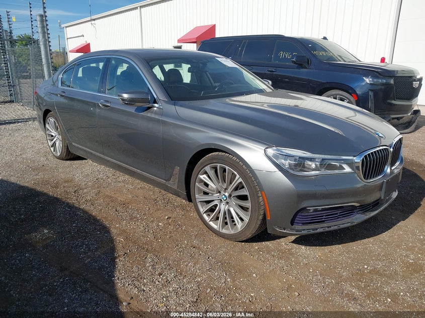 2016 BMW 750I — zdjęcie z aukcji