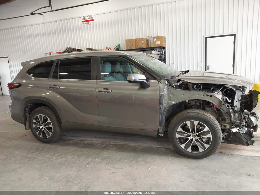 2025 Toyota Highlander Xle VIN: 5TDKDRBH3SS593602 Lot: 45284857