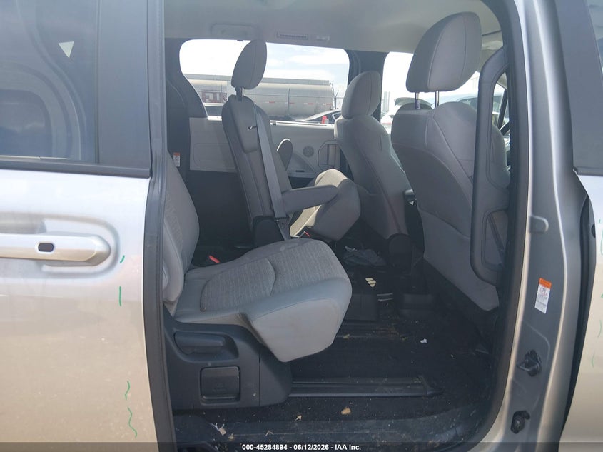 2025 TOYOTA SIENNA auction photo 8