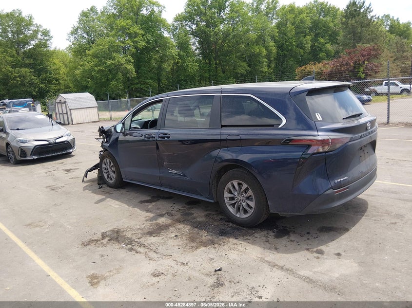 2025 TOYOTA SIENNA auction photo 3
