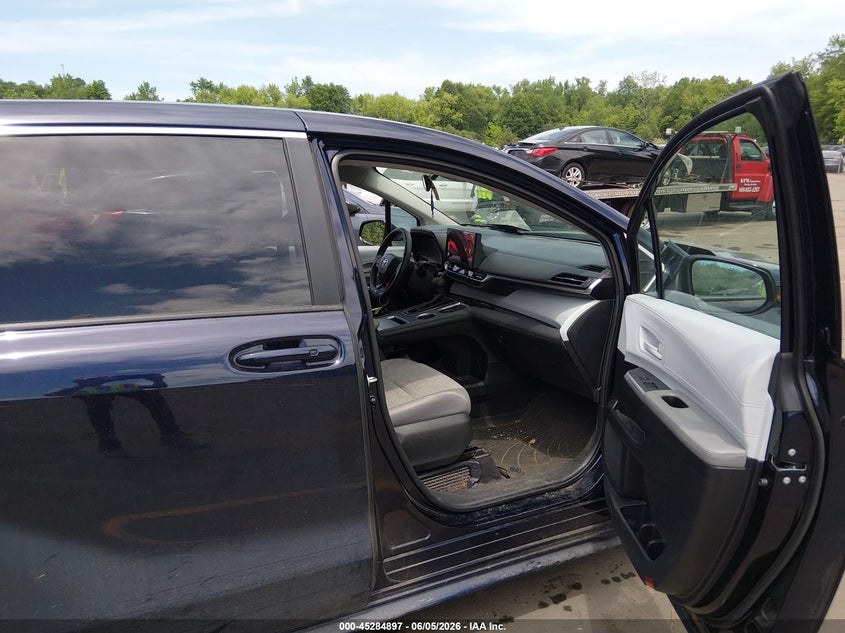 2025 TOYOTA SIENNA auction photo 5