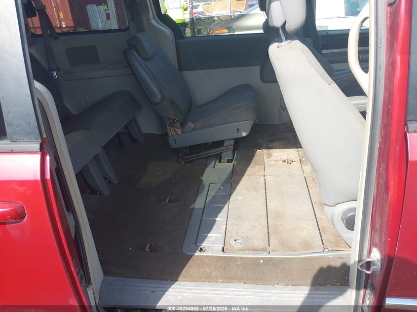 2010 DODGE GRAND CARAVAN auction photo 8