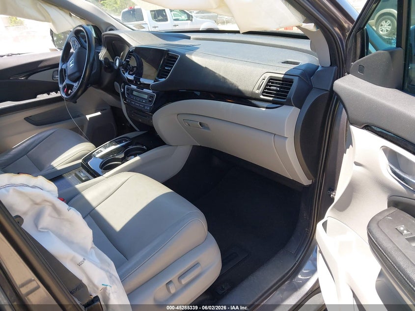 2019 HONDA PILOT auction photo 5