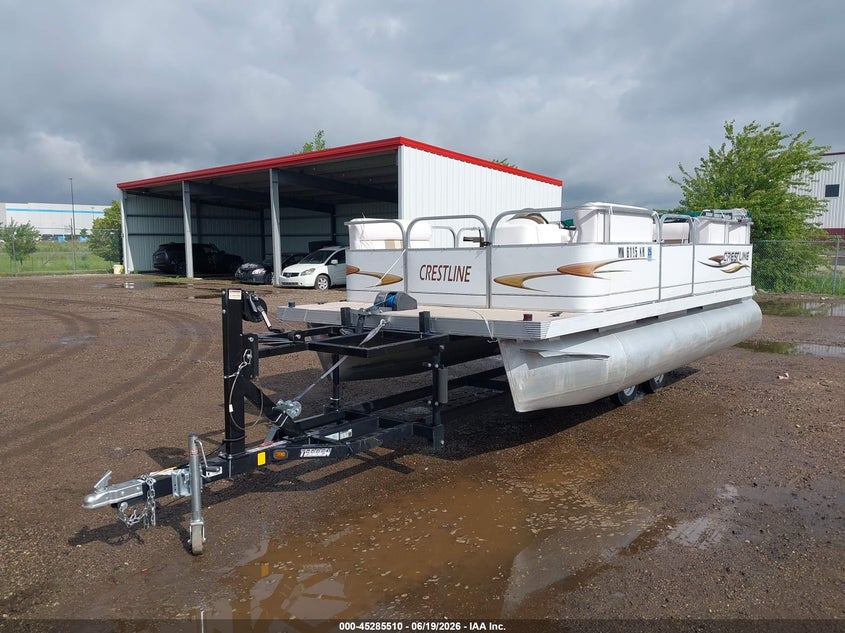 2009 CRESTLINER PONTOON auction photo 2