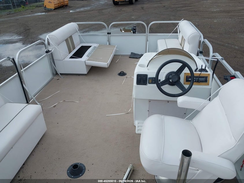 2009 CRESTLINER PONTOON auction photo 5