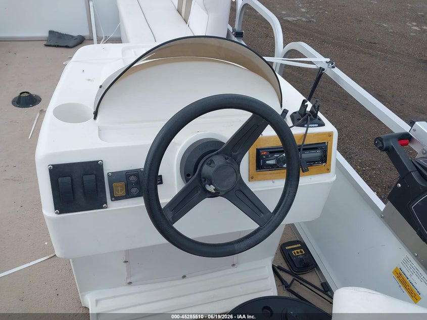 2009 CRESTLINER PONTOON auction photo 7