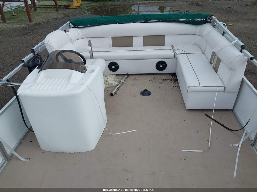 2009 CRESTLINER PONTOON auction photo 8