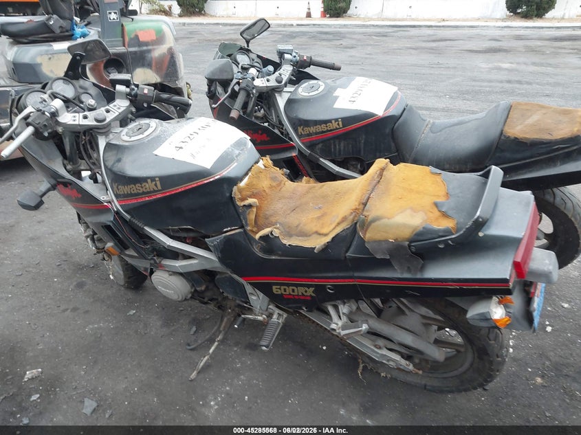 1987 KAWASAKI ZX600 auction photo 3