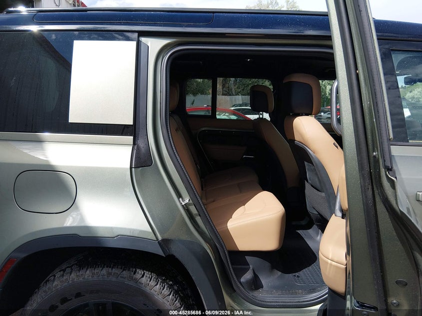 2025 LAND ROVER DEFENDER auction photo 8