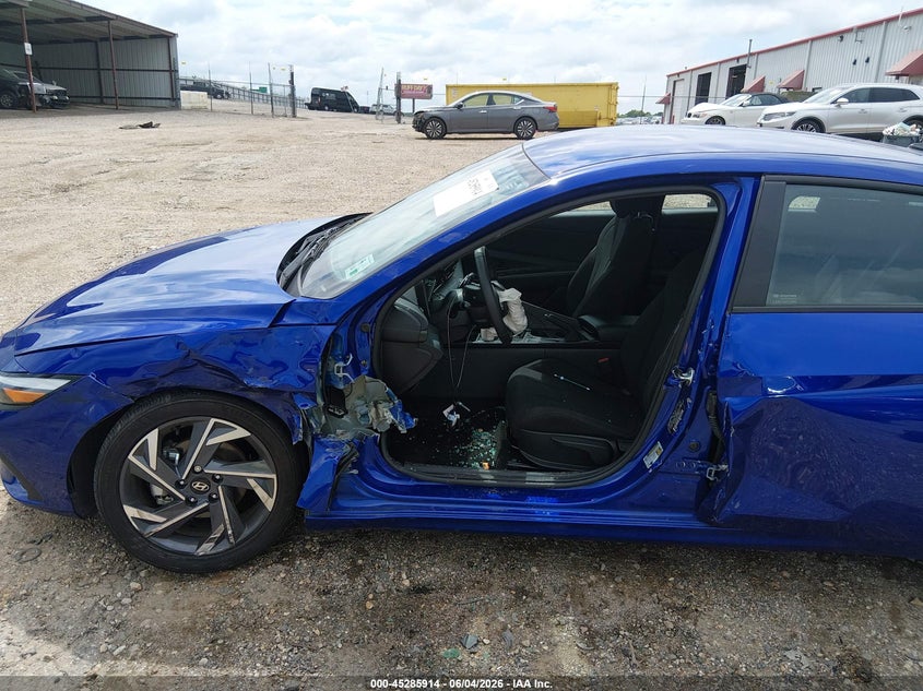 2025 HYUNDAI ELANTRA auction photo 6
