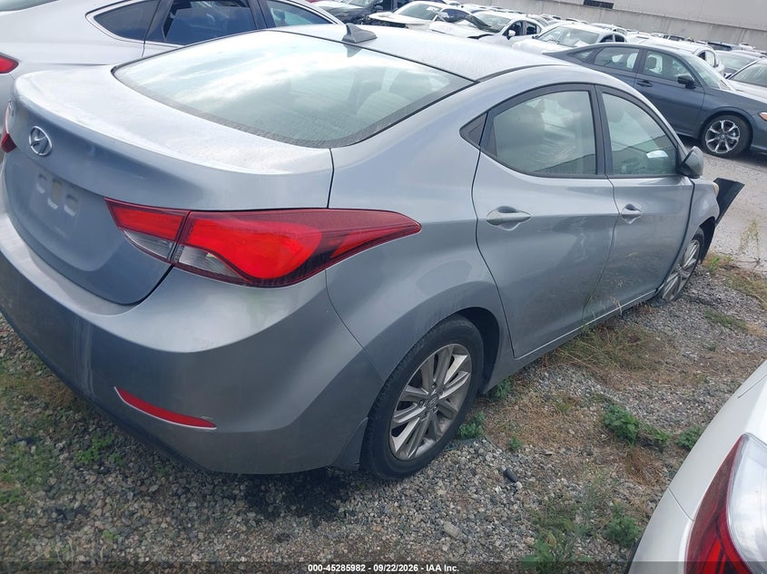 2016 HYUNDAI ELANTRA auction photo 4