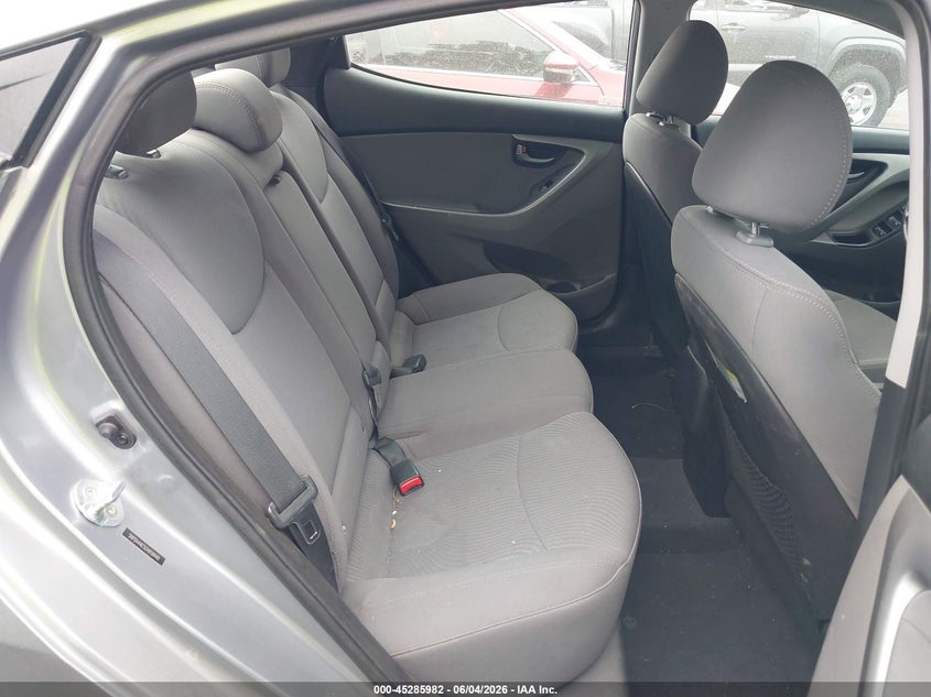 2016 HYUNDAI ELANTRA auction photo 8
