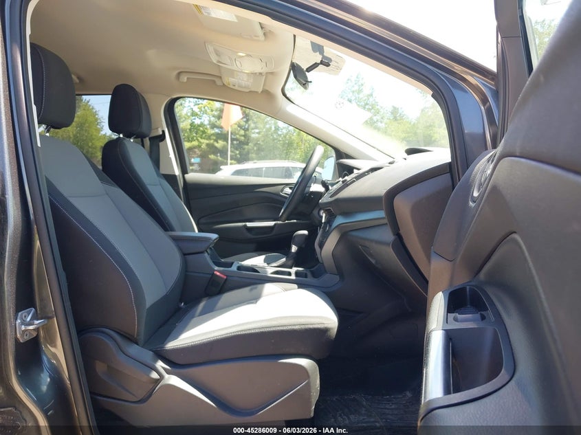 Vin: 1fmcu9gd4huc40909, lot: 45783845, ford escape se 20174