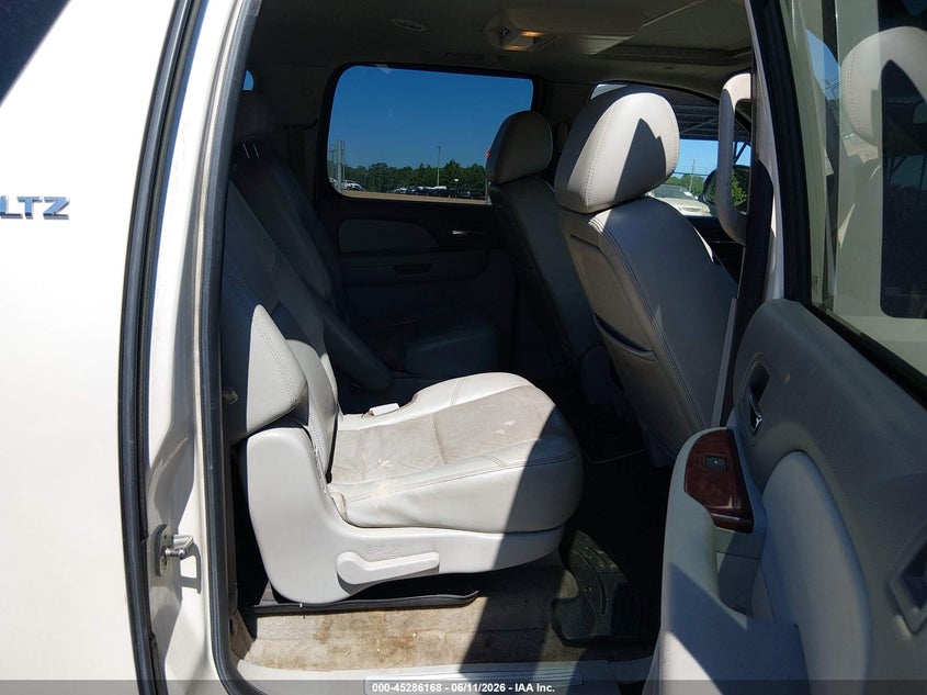 2010 CHEVROLET SUBURBAN 1500 auction photo 8