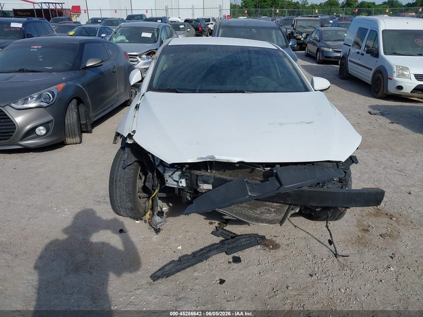 2017 HYUNDAI ELANTRA auction photo 6