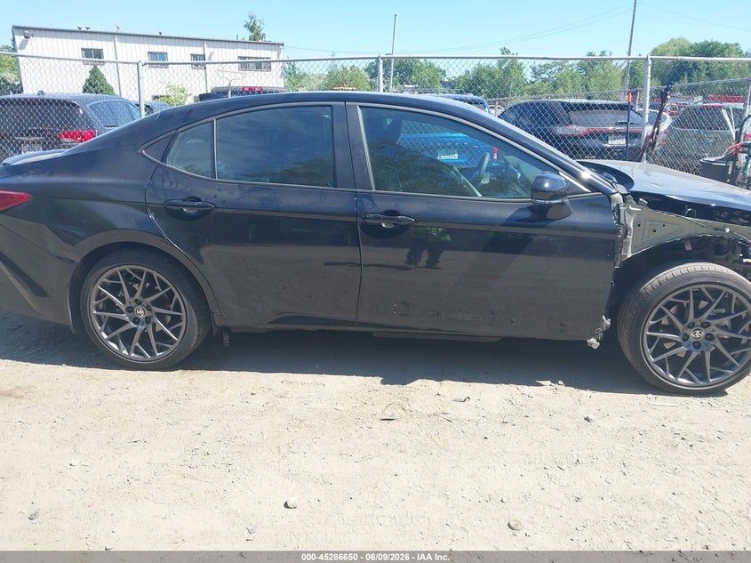 TOYOTA CAMRY - zdjęcie 14