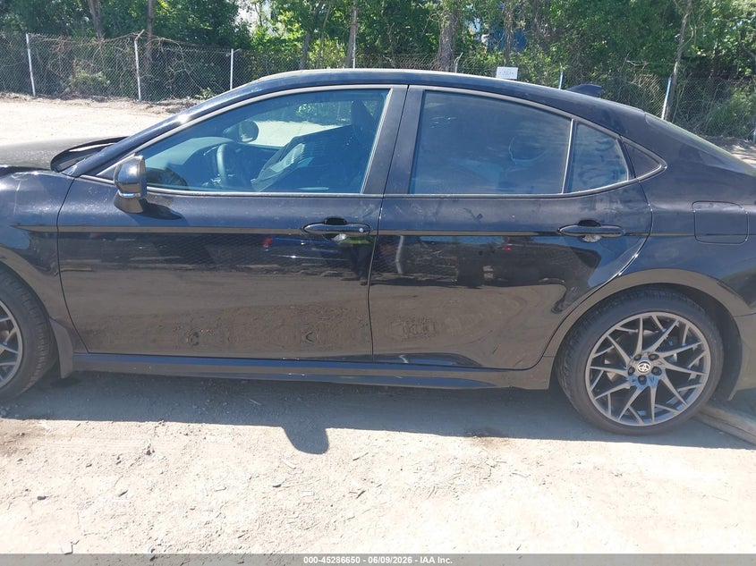 TOYOTA CAMRY - zdjęcie 15