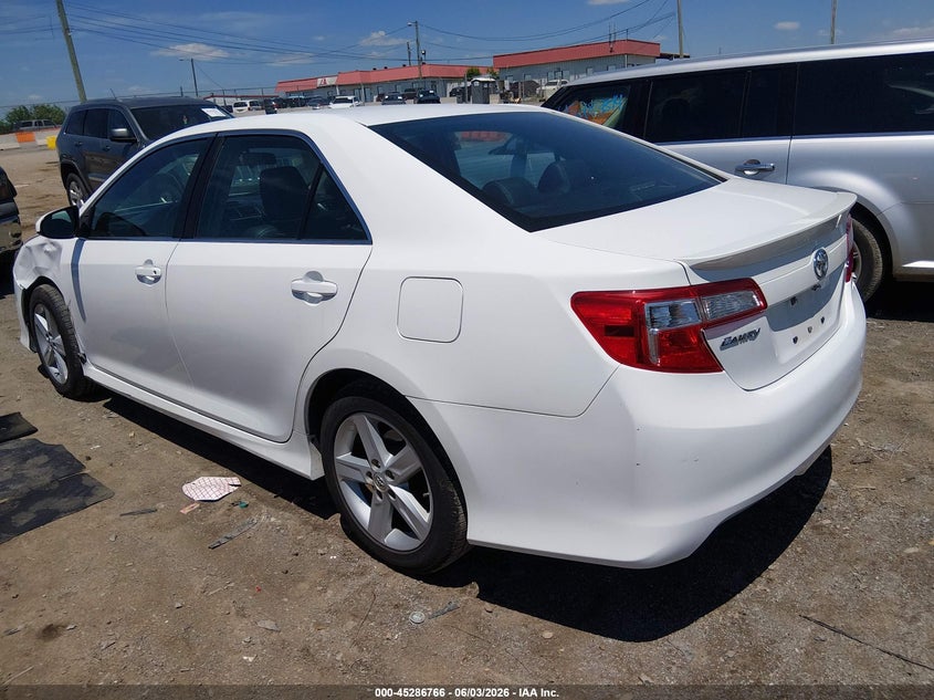 Vin: 4t1bf1fk7eu750187, lot: 45784602, toyota camry se 20143