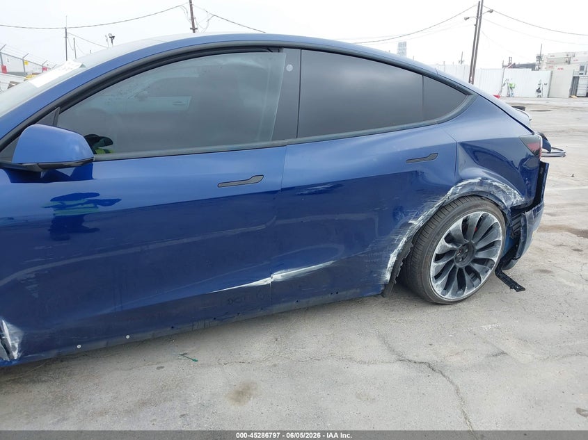 2022 Tesla Model Y Performance Dual Motor All-Wheel Drive VIN: 7SAYGDEF1NF378133 Lot: 45286797