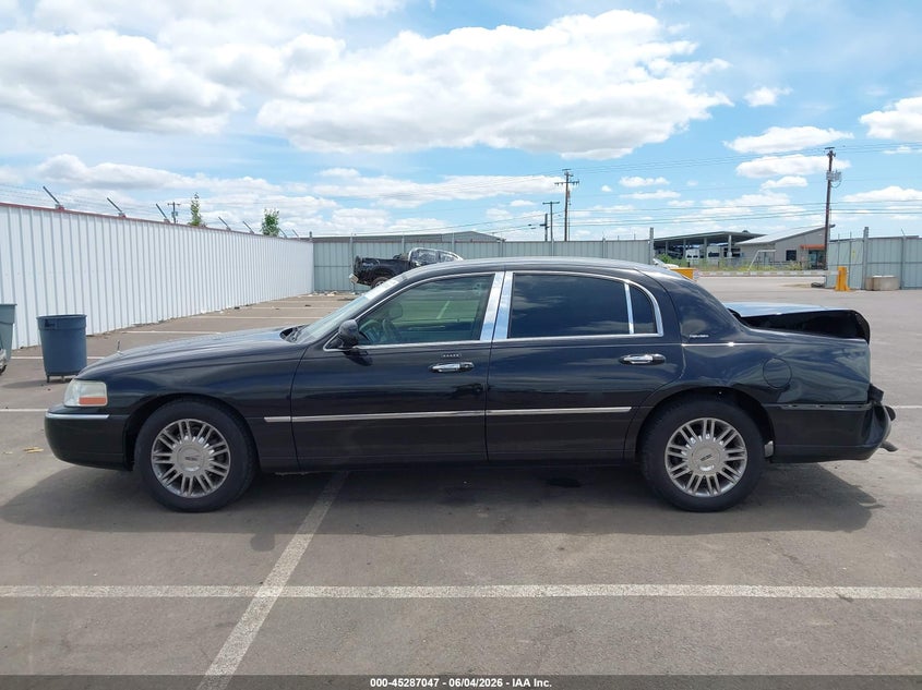 2006 Lincoln Town Car Signature VIN: 1LNHM81V36Y617673 Lot: 45287047