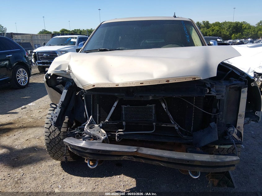 2010 GMC YUKON XL 1500 auction photo 6